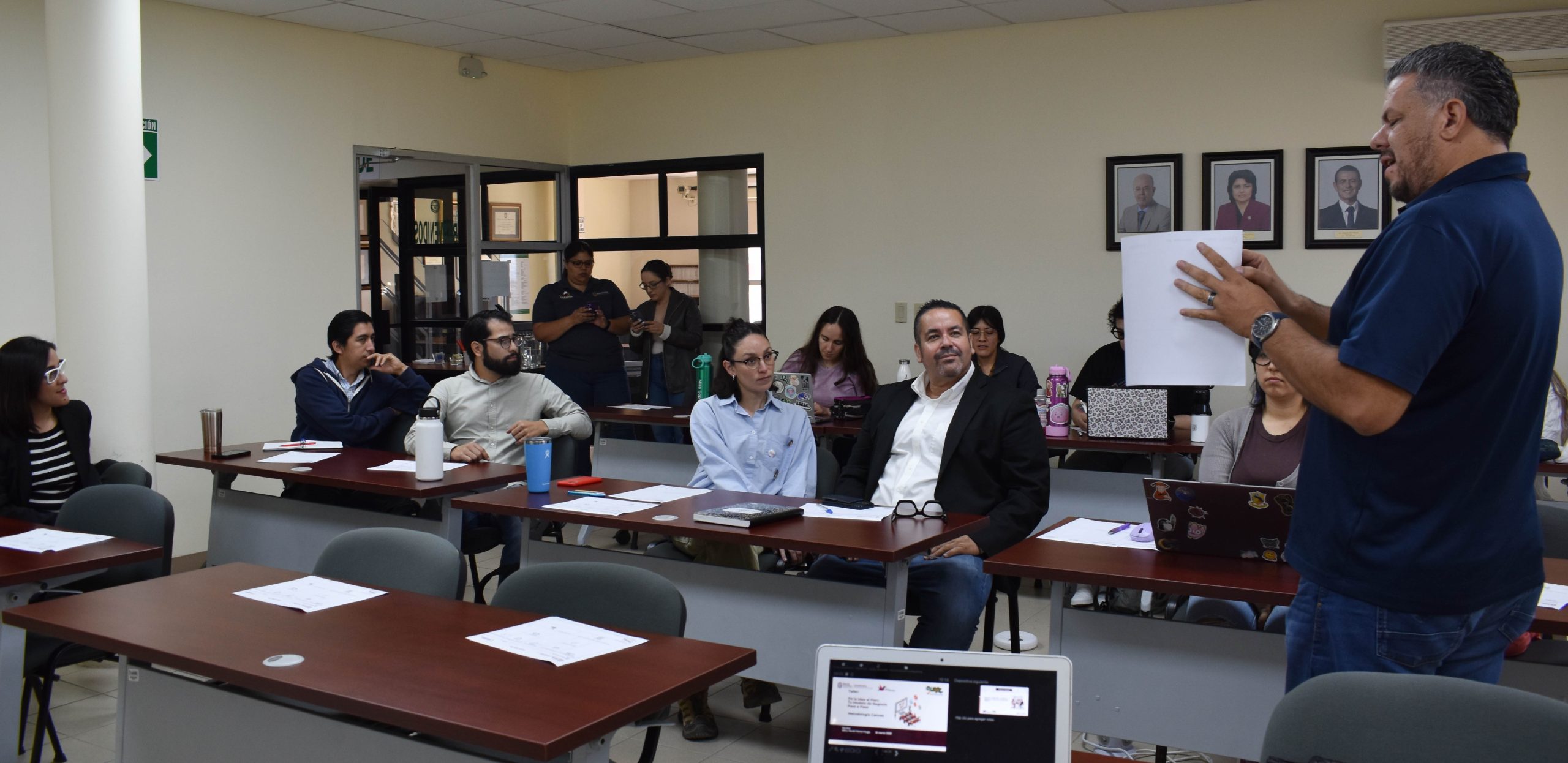 Analizan retos y posibilidades del emprendimiento en las ciencias educativas en el IIDE